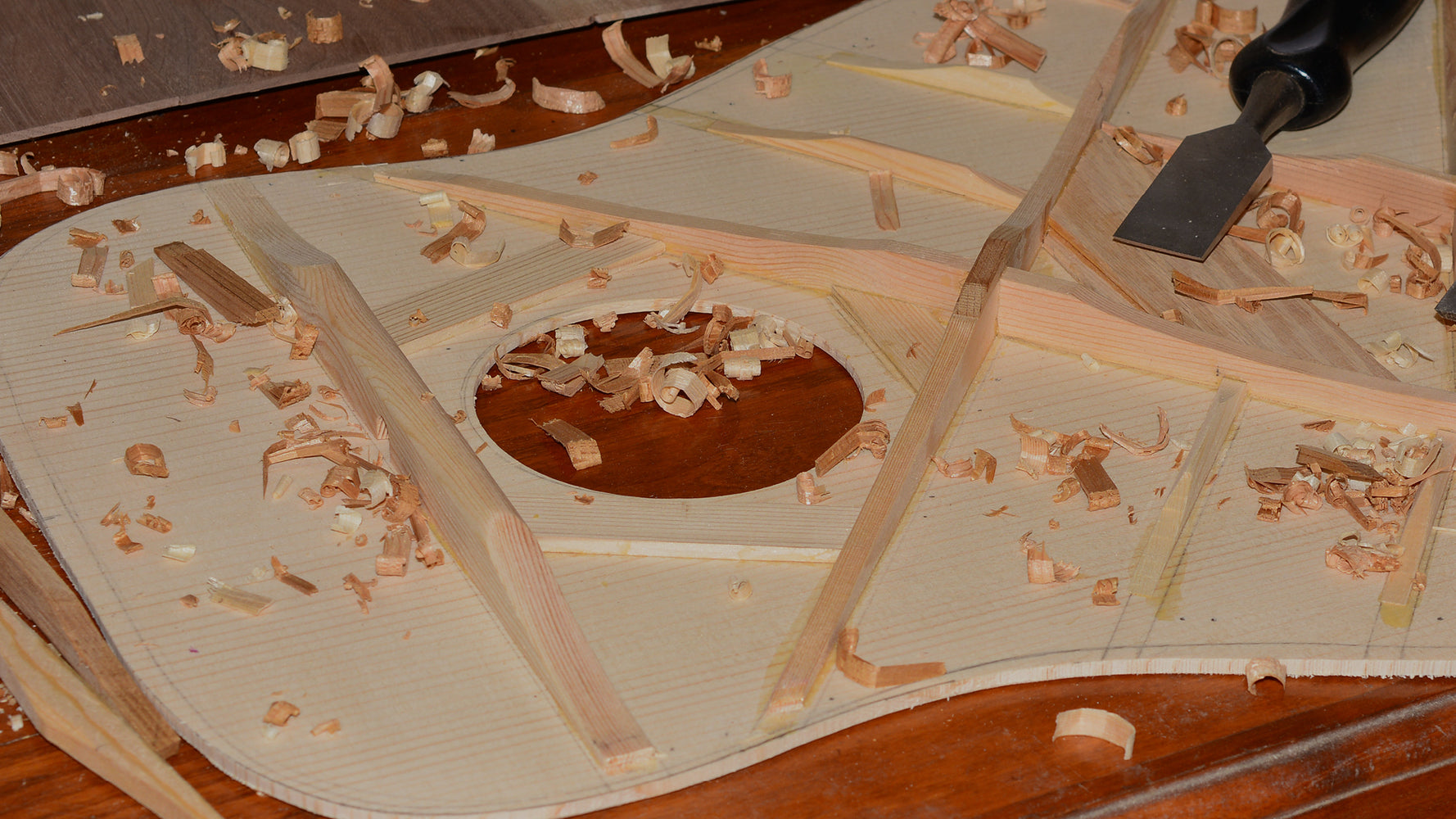 What Difference does Guitar Bracing make?