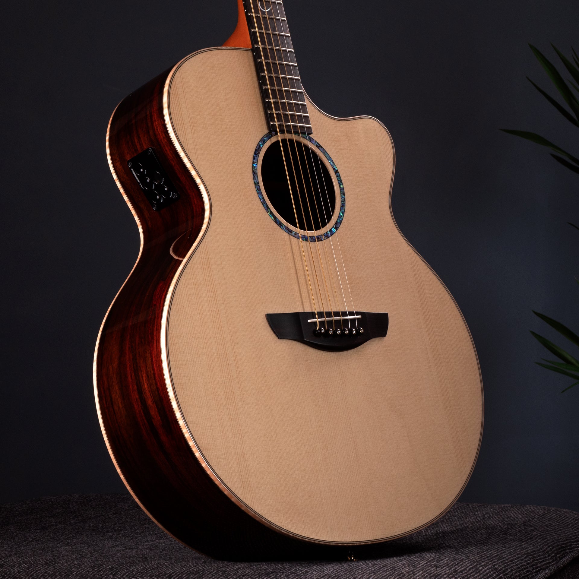 Faith HiGloss Jupiter Cutaway Electro FJCEHG3 | Handmade Acoustic