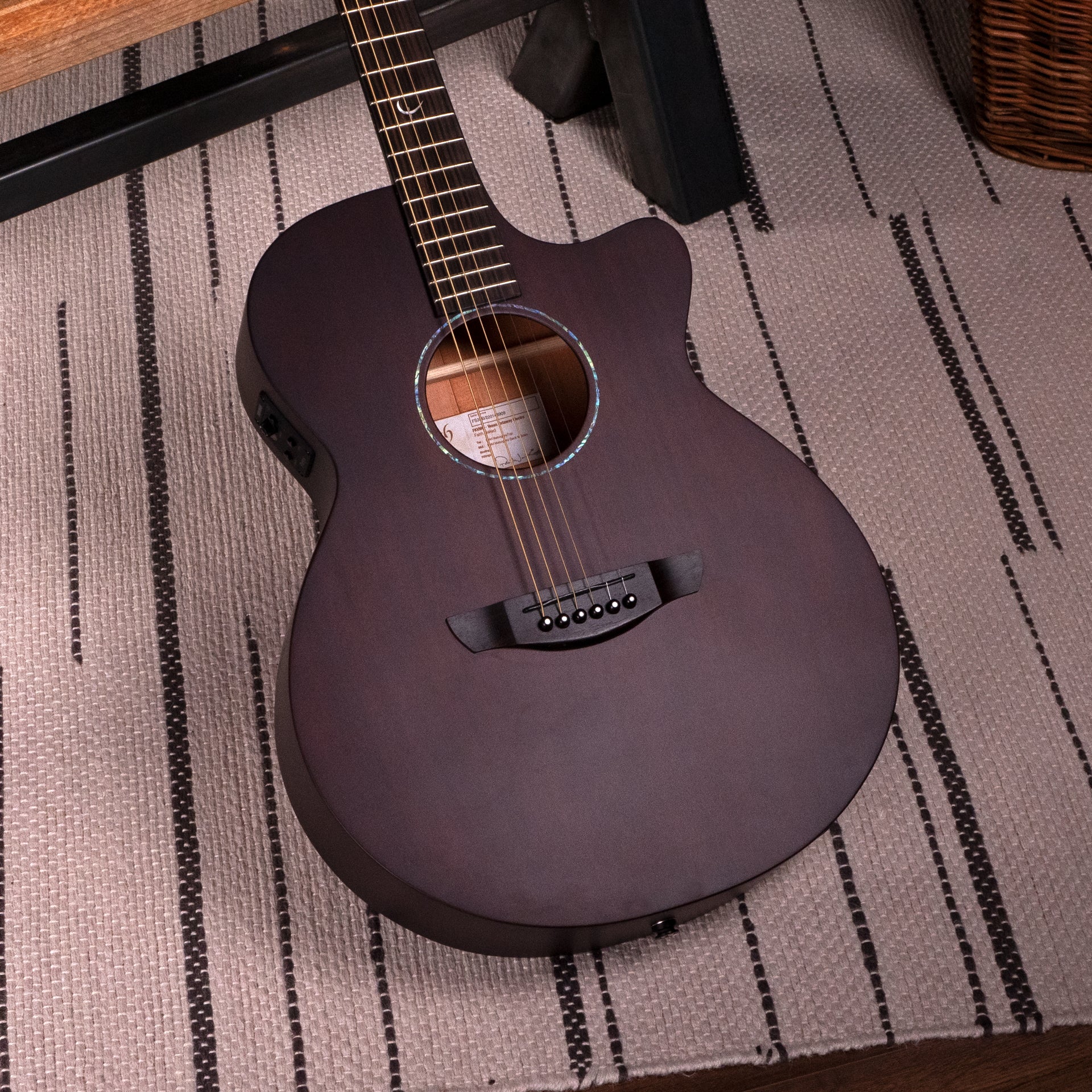 Faith Naked Venus Cutaway Electro Mahogany FKVMG – Faith Guitars