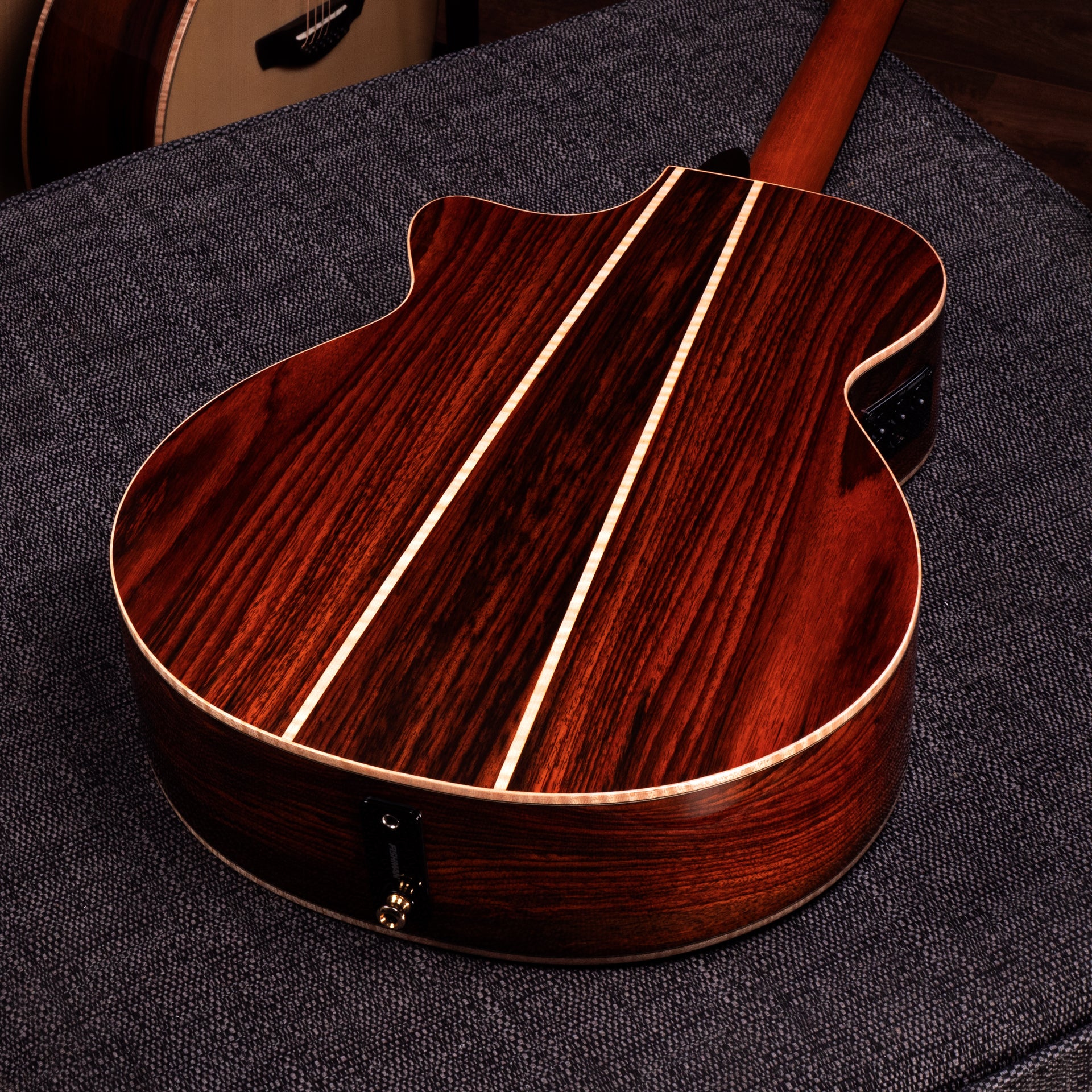 Faith HiGloss Venus Cutaway Electro FVHG3 | Handmade Acoustic