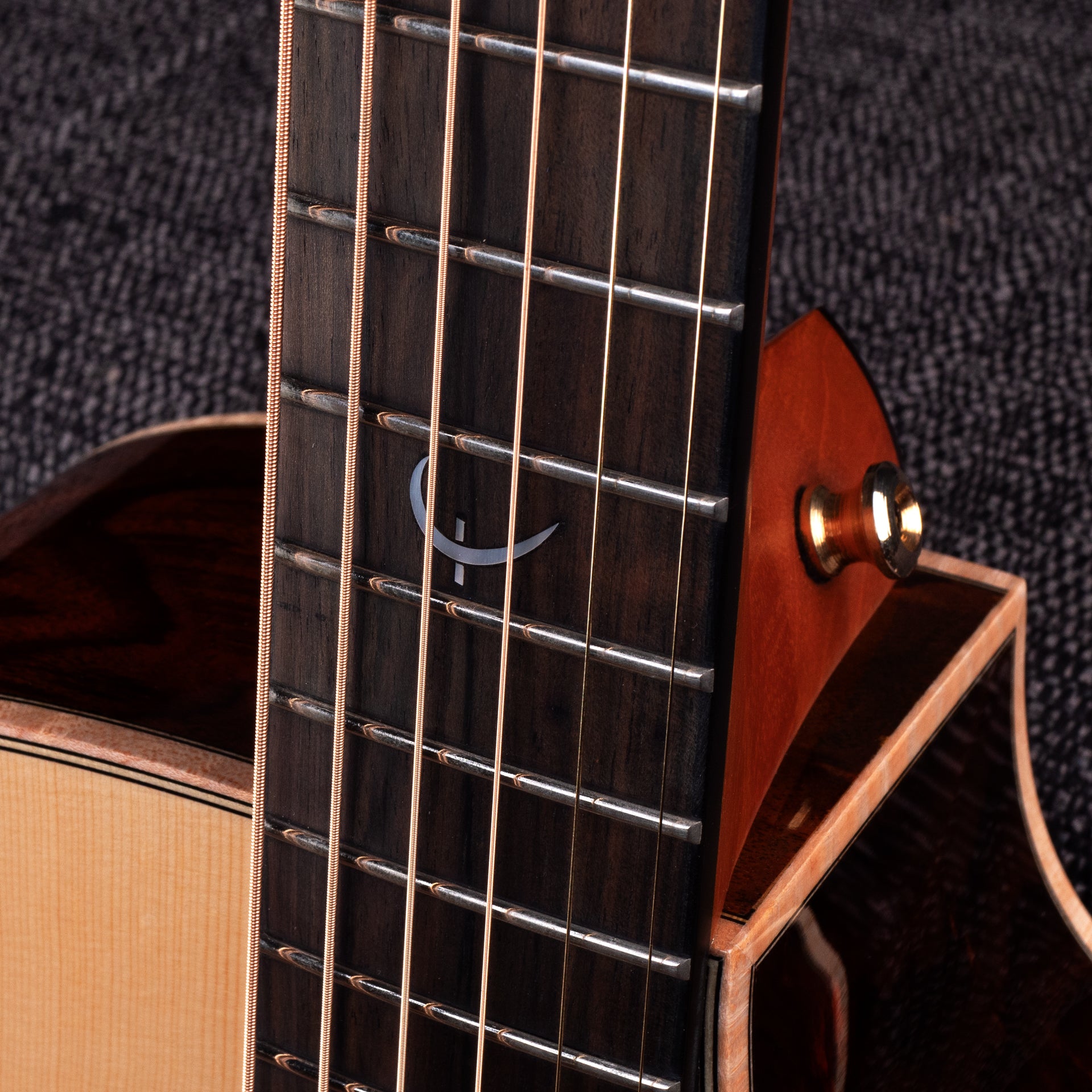 Faith HiGloss Venus Cutaway Electro FVHG3 | Handmade Acoustic