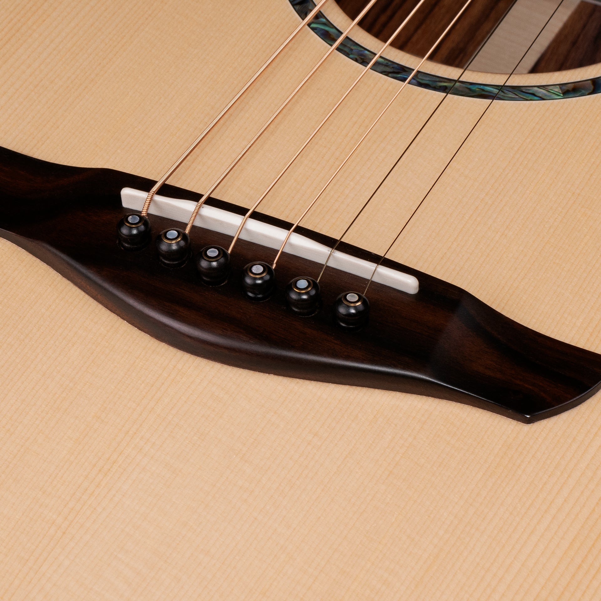 Faith HiGloss Venus Cutaway Electro FVHG3 | Handmade Acoustic